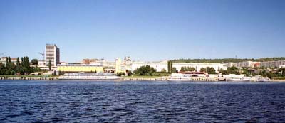 Саратов. Вид на Речной вокзал с Волги