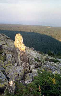 Южный Урал. Зигальга. Тень от горы простирается по бескрайним лесам, покрывающим Зигальгу 